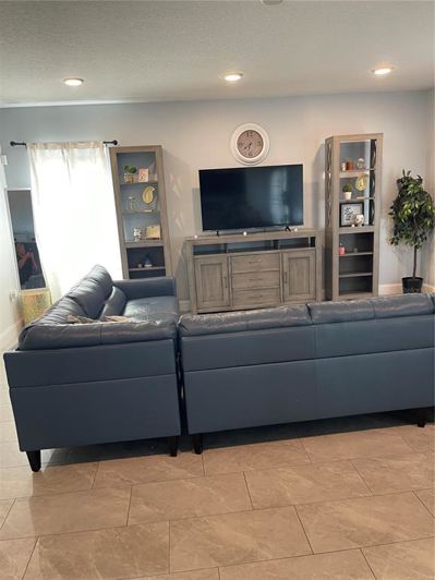 Image No.7-5 Bed House for sale