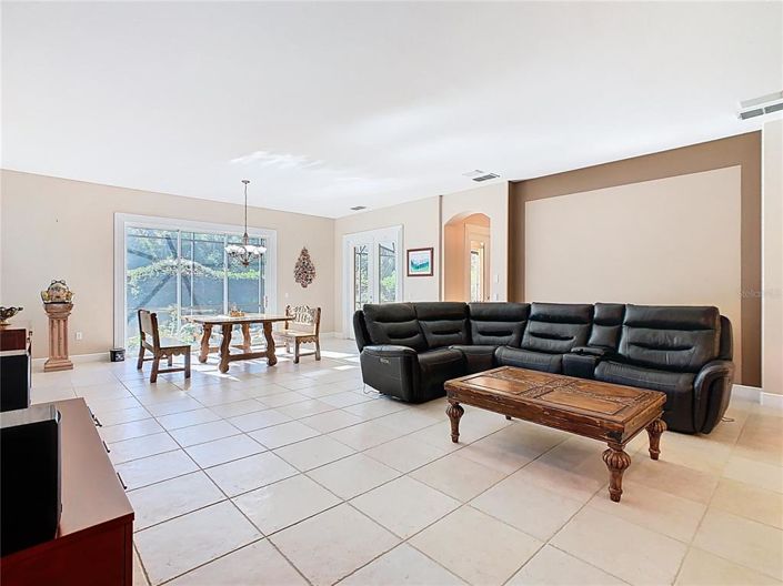 Image No.17-3 Bed House for sale