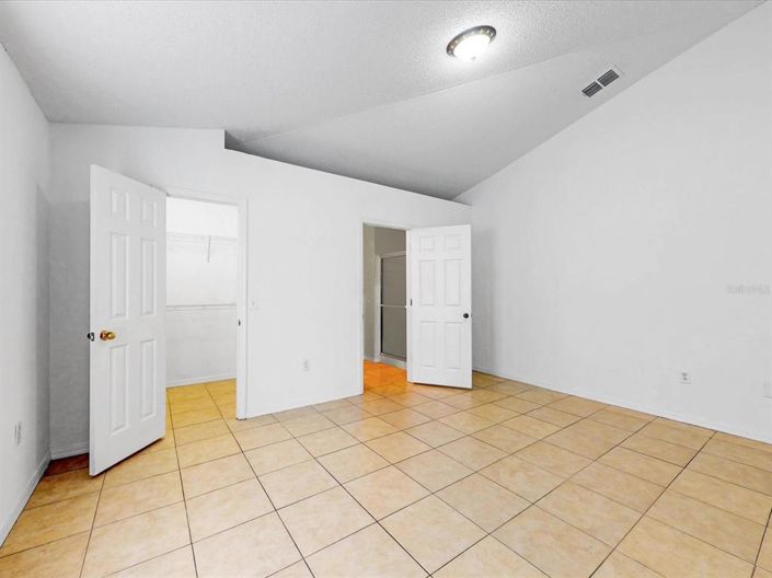 Image No.11-3 Bed House for sale