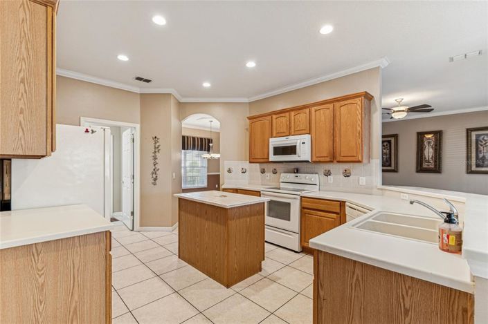 Image No.12-2 Bed House for sale