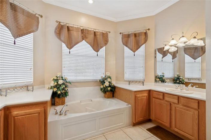 Image No.18-2 Bed House for sale