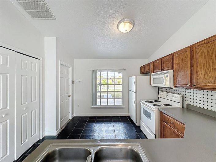 Image No.14-4 Bed House for sale