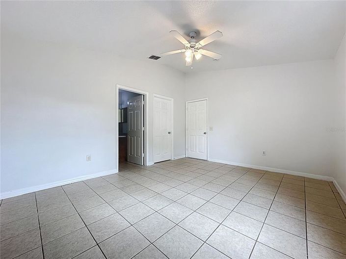 Image No.19-4 Bed House for sale