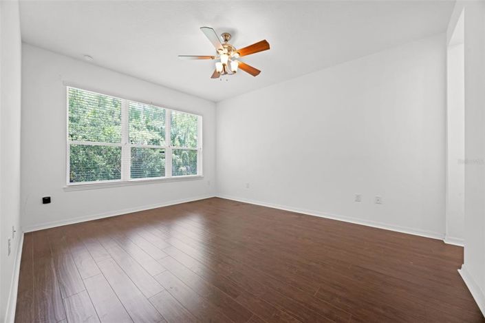 Image No.11-2 Bed House for sale