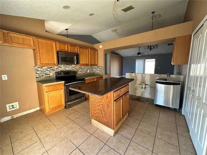 Image No.2-Maison de 4 chambres à vendre à Saint John