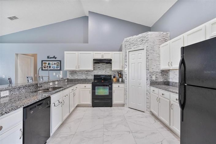 Image No.12-3 Bed House for sale