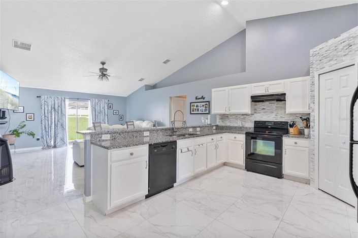 Image No.14-3 Bed House for sale