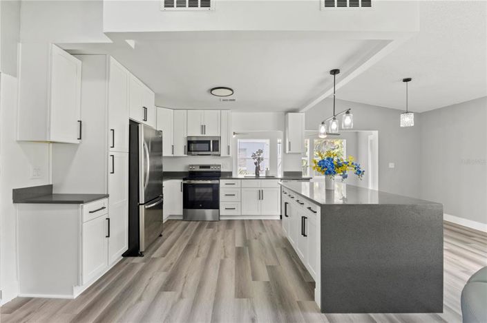 Image No.10-3 Bed House for sale