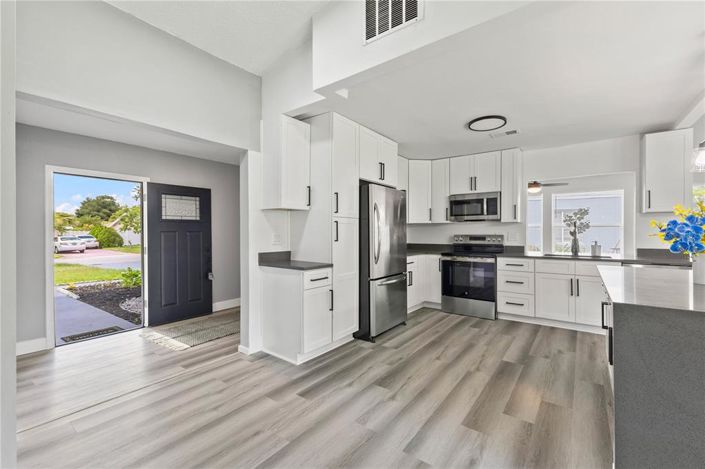 Image No.8-3 Bed House for sale