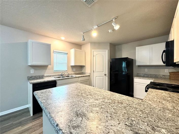 Image No.10-4 Bed House for sale