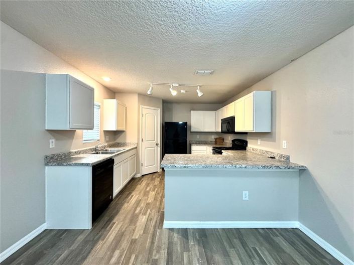 Image No.8-4 Bed House for sale