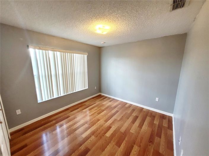 Image No.25-4 Bed House for sale