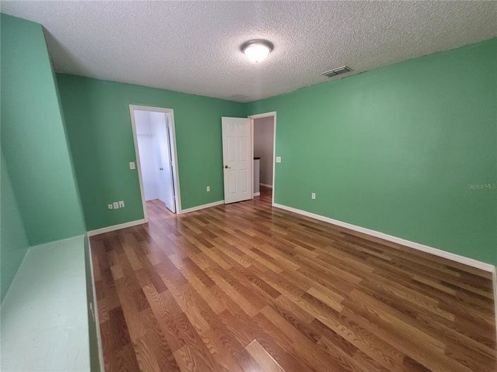 Image No.30-4 Bed House for sale