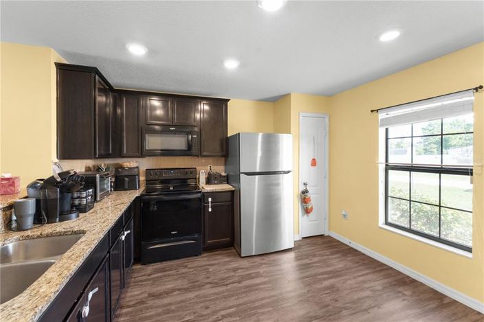 Image No.9-3 Bed House for sale