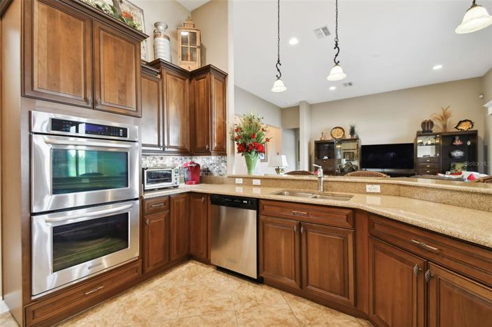 Image No.10-3 Bed House for sale