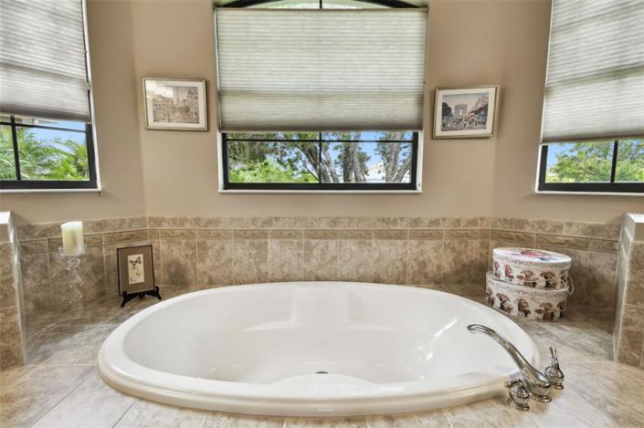 Image No.19-3 Bed House for sale