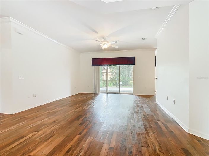 Image No.5-2 Bed House for sale