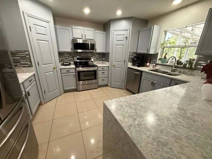 Image No.12-5 Bed House for sale