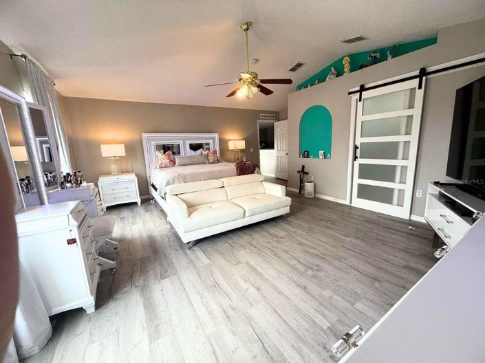 Image No.24-5 Bed House for sale