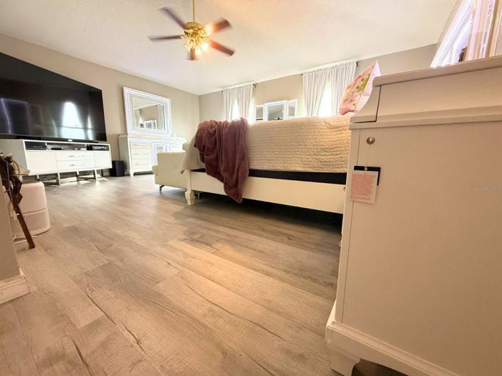 Image No.26-5 Bed House for sale