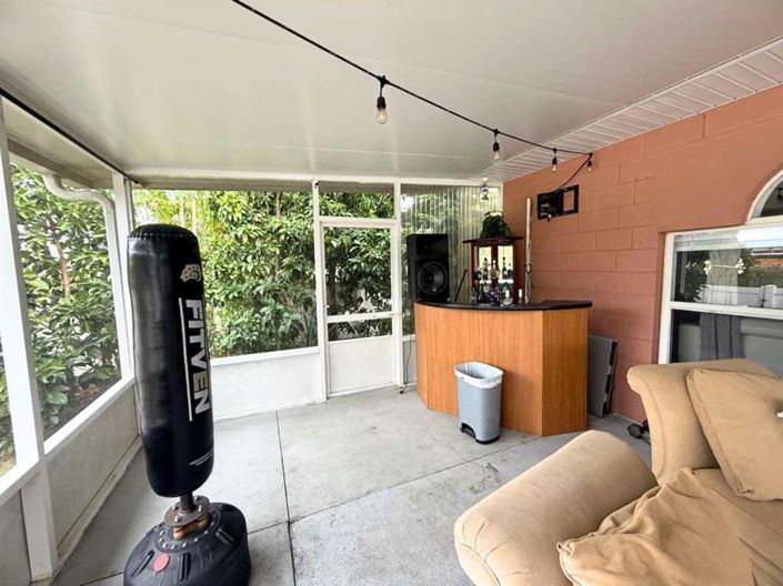 Image No.34-5 Bed House for sale