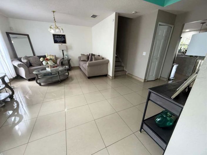 Image No.7-5 Bed House for sale