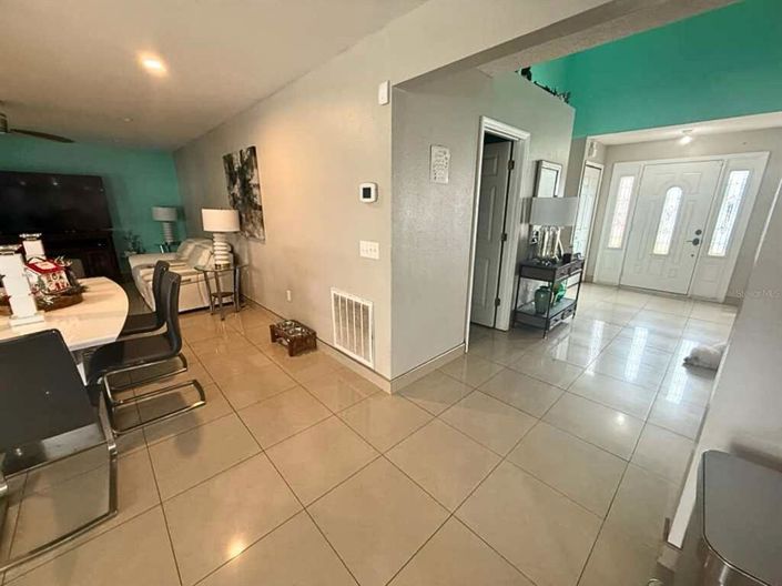 Image No.8-5 Bed House for sale