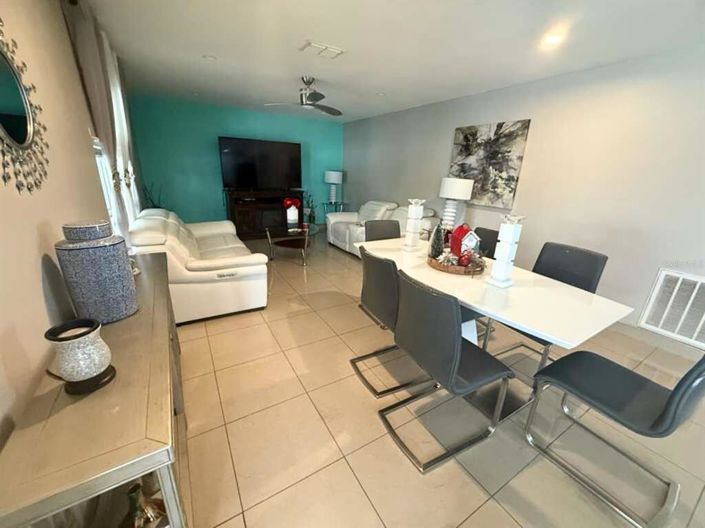 Image No.9-5 Bed House for sale