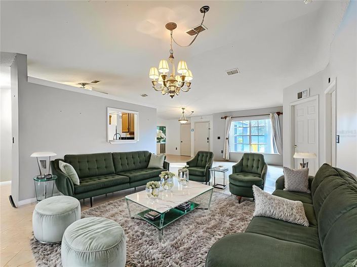 Image No.12-4 Bed House for sale