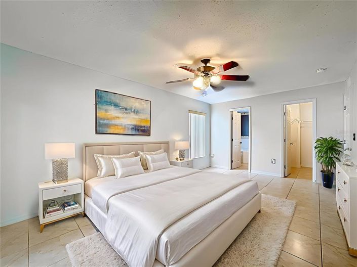 Image No.18-4 Bed House for sale