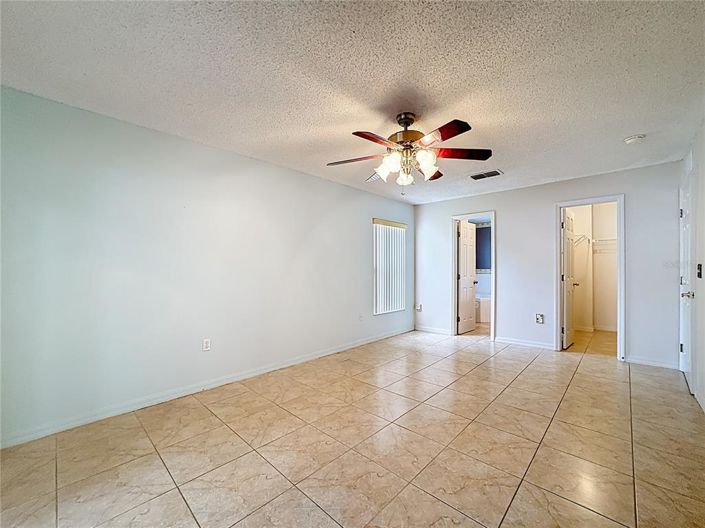 Image No.19-4 Bed House for sale