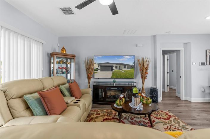 Image No.17-3 Bed House for sale