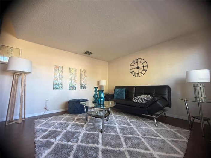 Image No.13-3 Bed House for sale