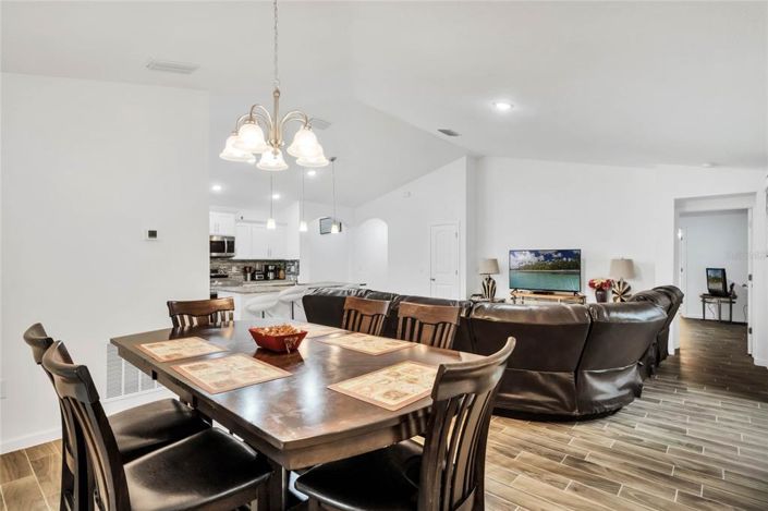 Image No.10-4 Bed House for sale