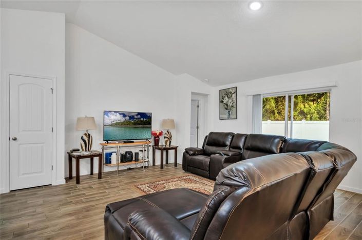 Image No.7-4 Bed House for sale