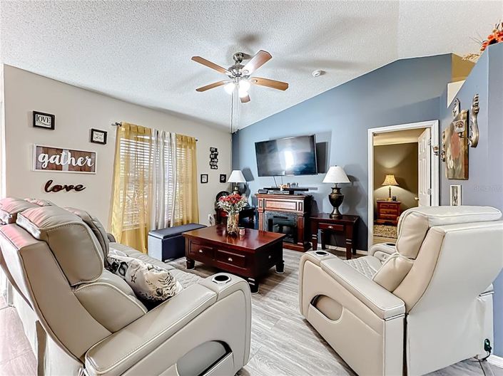 Image No.10-3 Bed House for sale