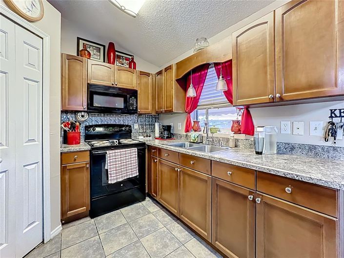 Image No.17-3 Bed House for sale