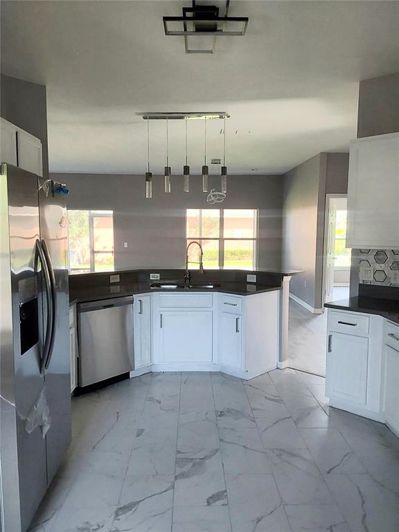 Image No.10-3 Bed House for sale