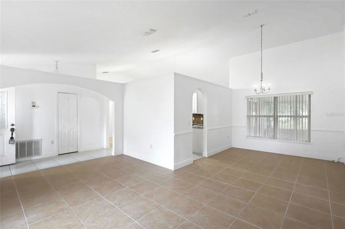 Image No.10-3 Bed House for sale