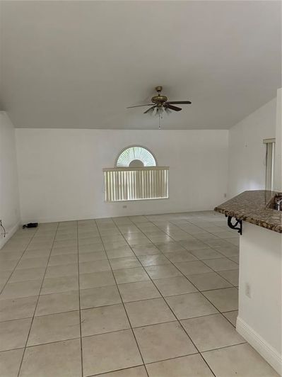 Image No.11-3 Bed House for sale