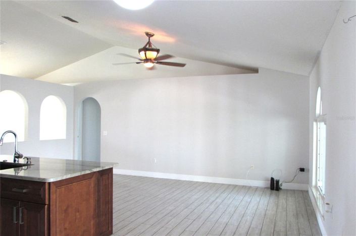 Image No.7-Maison de 4 chambres à vendre à Saint John