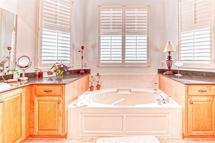 Image No.25-2 Bed House for sale