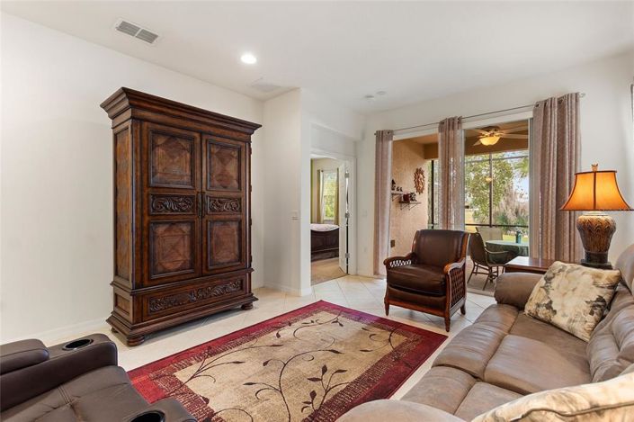 Image No.4-2 Bed House for sale