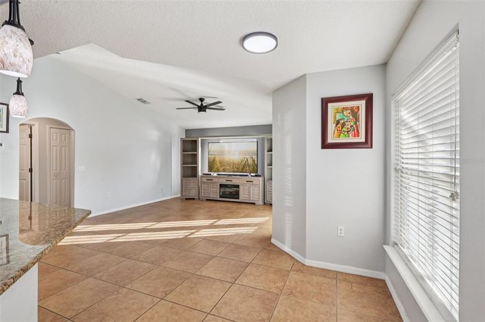 Image No.10-3 Bed House for sale