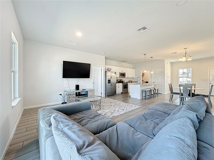 Image No.10-4 Bed House for sale