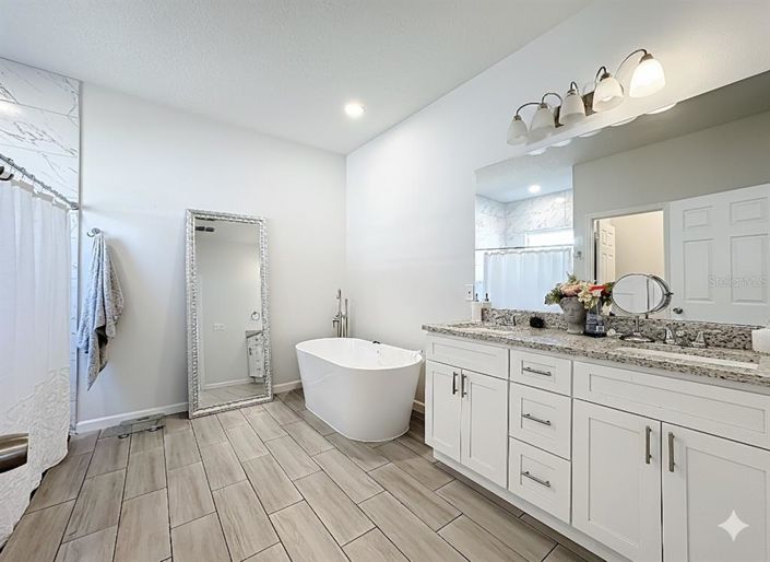 Image No.12-4 Bed House for sale