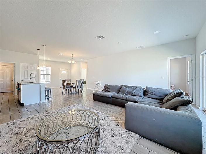 Image No.8-4 Bed House for sale