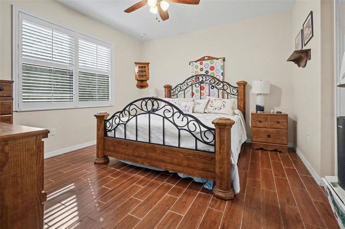 Image No.13-2 Bed House for sale