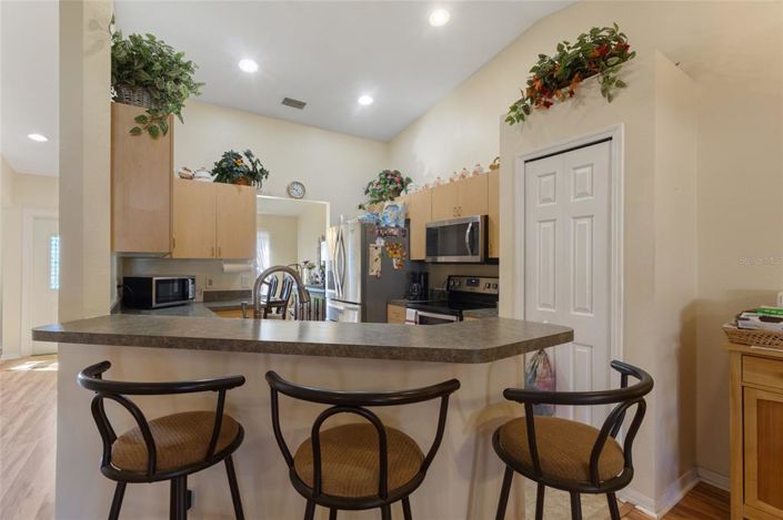 Image No.10-3 Bed House for sale