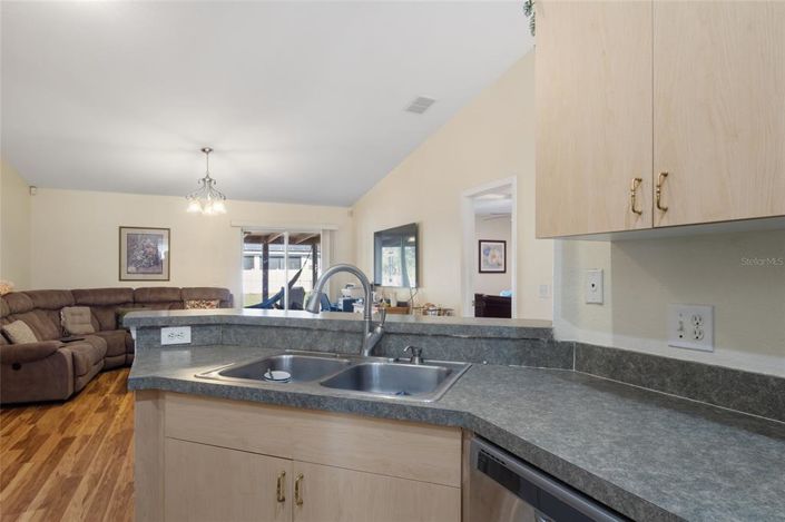 Image No.12-3 Bed House for sale